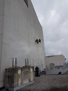 Industrieklettern, Fassadenarbeiten, Banner-Anbringung, Bühnenbau