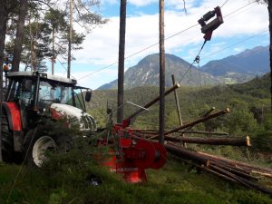 Forstarbeiten, Holzschlägerung, Rodung, Sturmschäden, Bachräumung